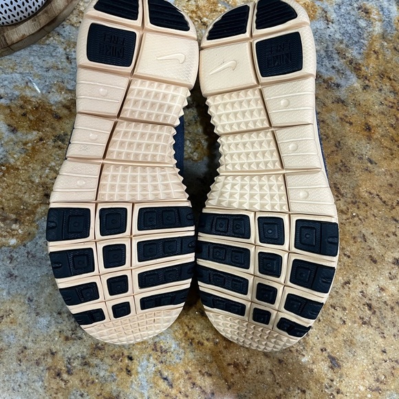 Nike free run trail size 7.5 - Picture 7 of 8